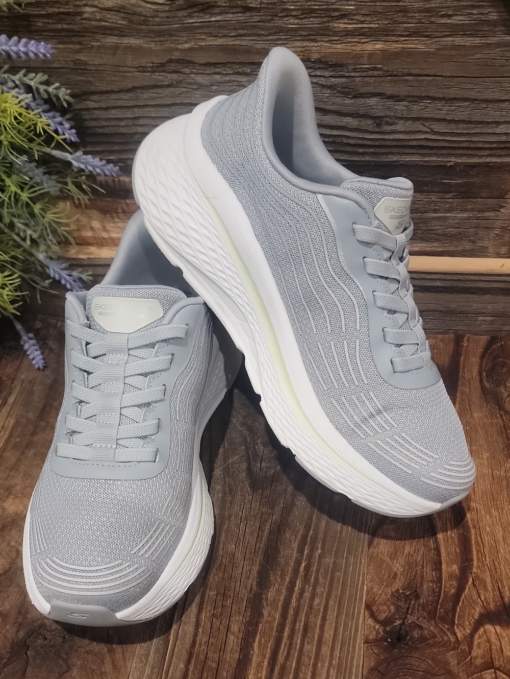 Skechers Swift Fit Slip-On Sneakers 6.5